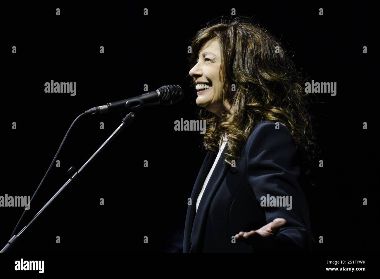 Concerto musicale della cantante italiana - Alice - Master Songs Alice nome d'arte di Carla Bissi - esibizione durante il concerto Master Songs all'Auditorium Parco della musica il 3 gennaio 2025 Roma Auditorium Parco della musica Italia Copyright: XRobertoxBettacchix/xLiveMediax LPM 1670013 Foto Stock