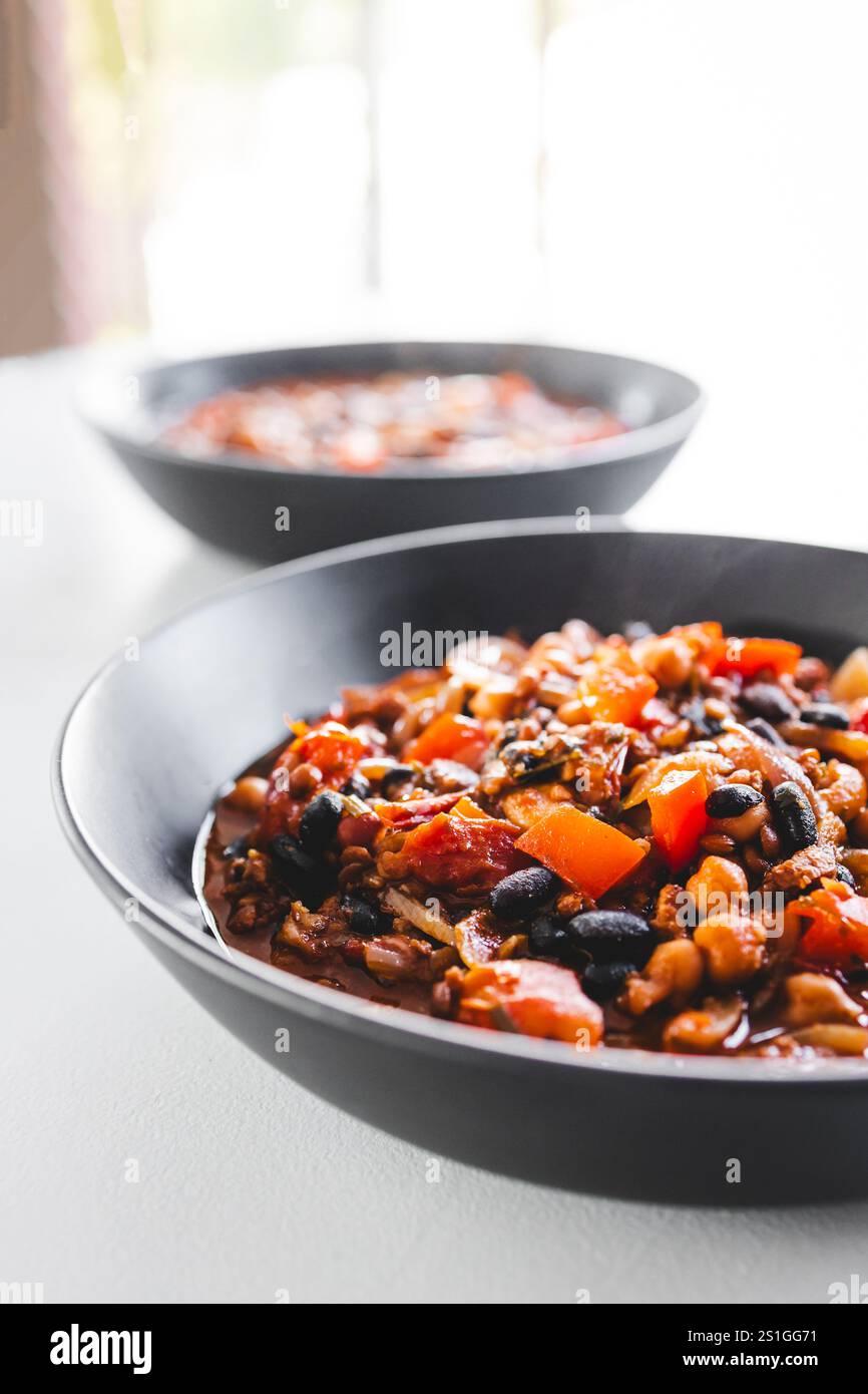 peperoncino di fagioli a base vegetale sin carne , ricette alimentari vegane sane Foto Stock peperoncino di fagioli a base vegetale sin carne , ricette alimentari vegane sane Foto Stock