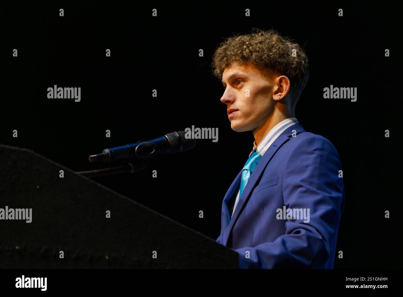 Leicester, Regno Unito. 03 01, 2025. Joseph Boum, presidente della North West Leicestershire Reform UK Branch, parla all'evento Reform UK East Midlands che si è tenuto presso l'Athena Events Venue nel centro di Leicester e ha visto diversi membri chiave del team Reform salire sul palco di fronte a un pubblico di 1000 persone esaurito di membri della riforma. Credito Milo Chandler/Alamy Live News Foto Stock