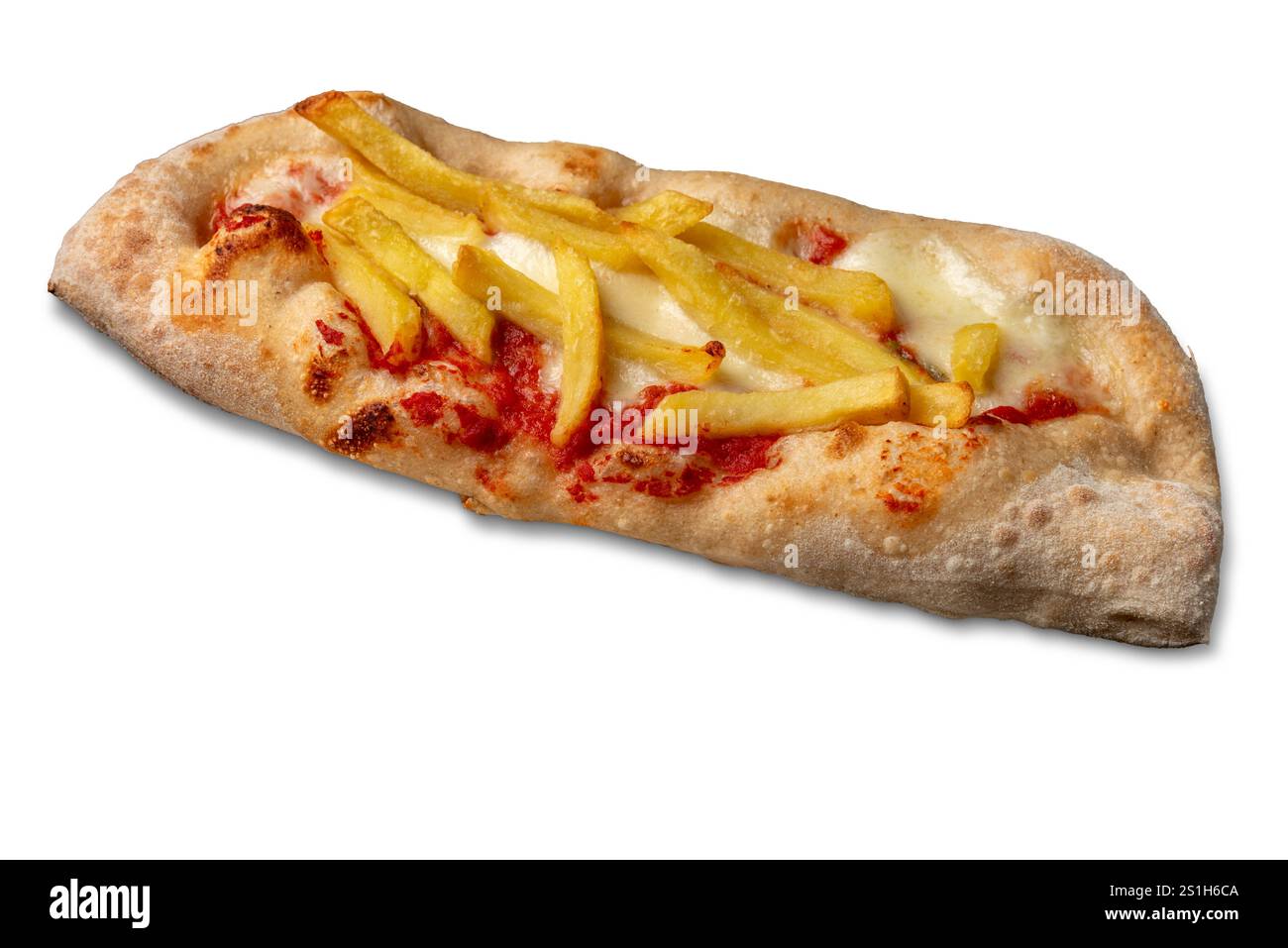 Pizza con salsa di pomodoro e formaggio e patatine. Isolato su bianco con percorso di ritaglio Foto Stock