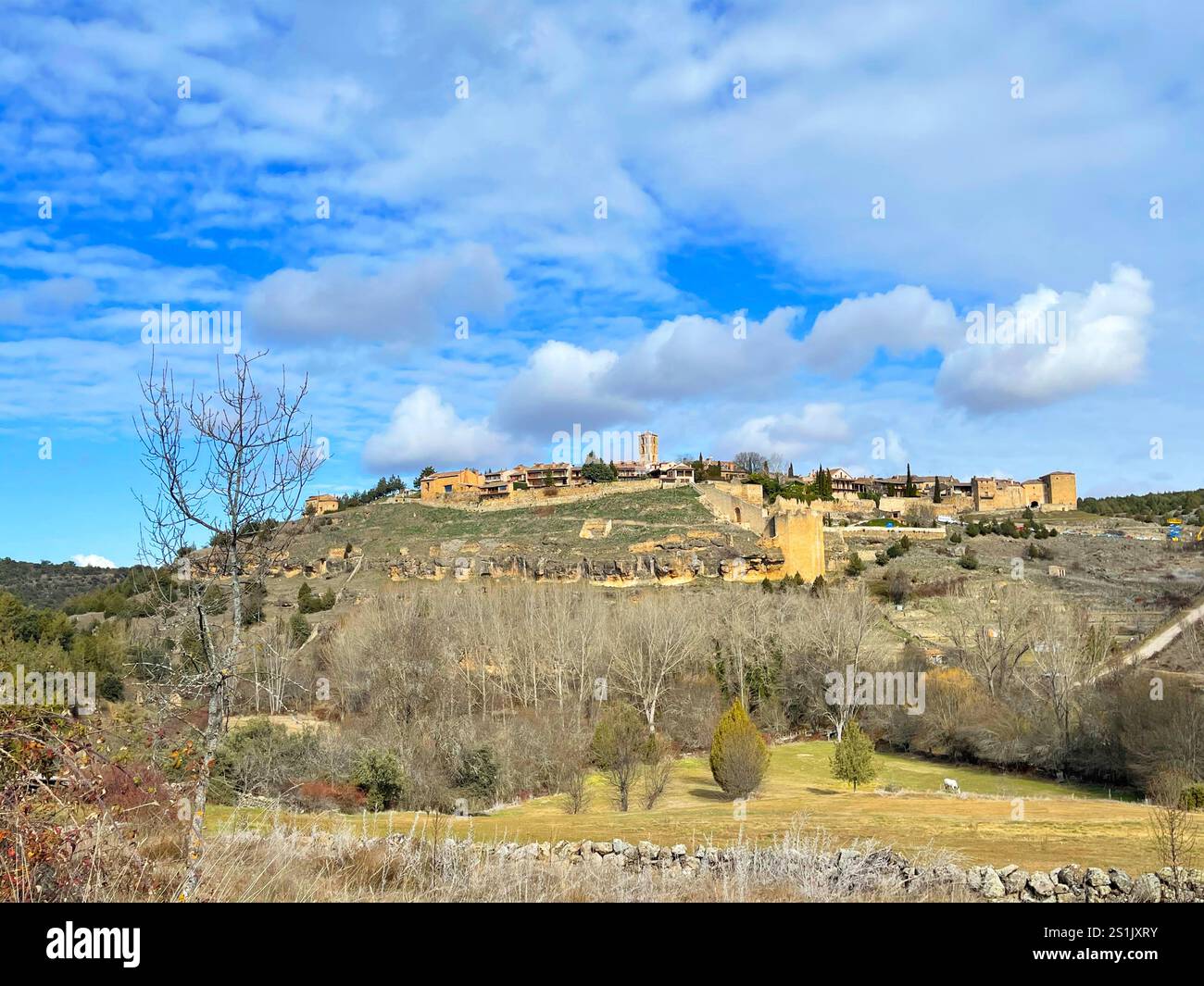 Panoramica. A Pedraza, provincia di Segovia Castilla Leon, Spagna. - Immagine stock catturata con smartphone