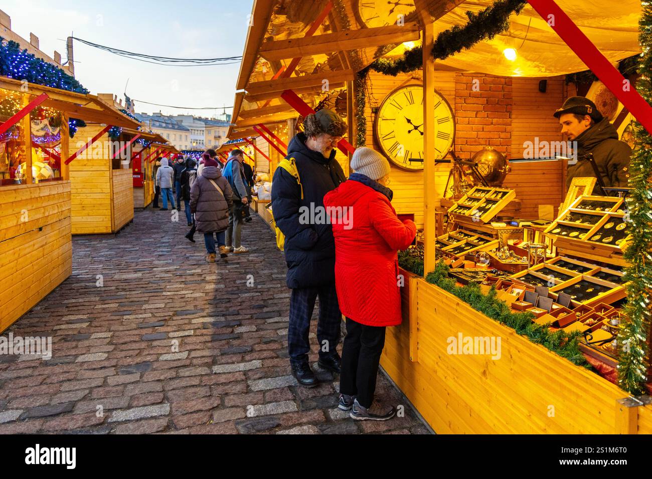 Bancarelle con prodotti artigianali al mercato di Natale di Varsavia, Varsavia, Polonia Foto Stock