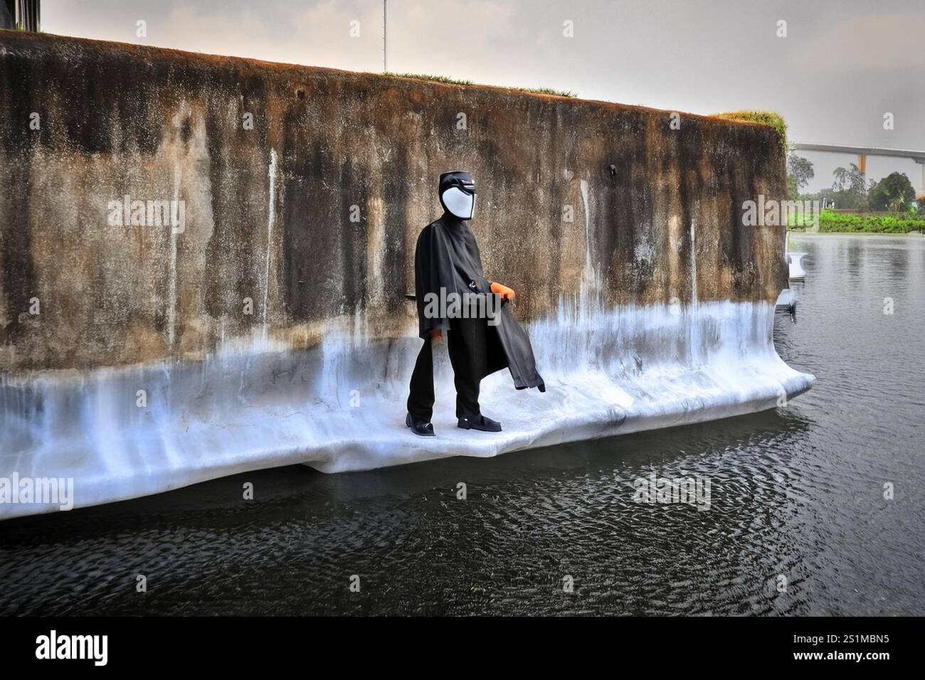 PRIGIONE SWANLAKE: Una prigione scavata in iceberg per i criminali pazzi esiste in un luogo remoto sconosciuto all'uomo e nulla qui è quello che sembra. Foto Stock