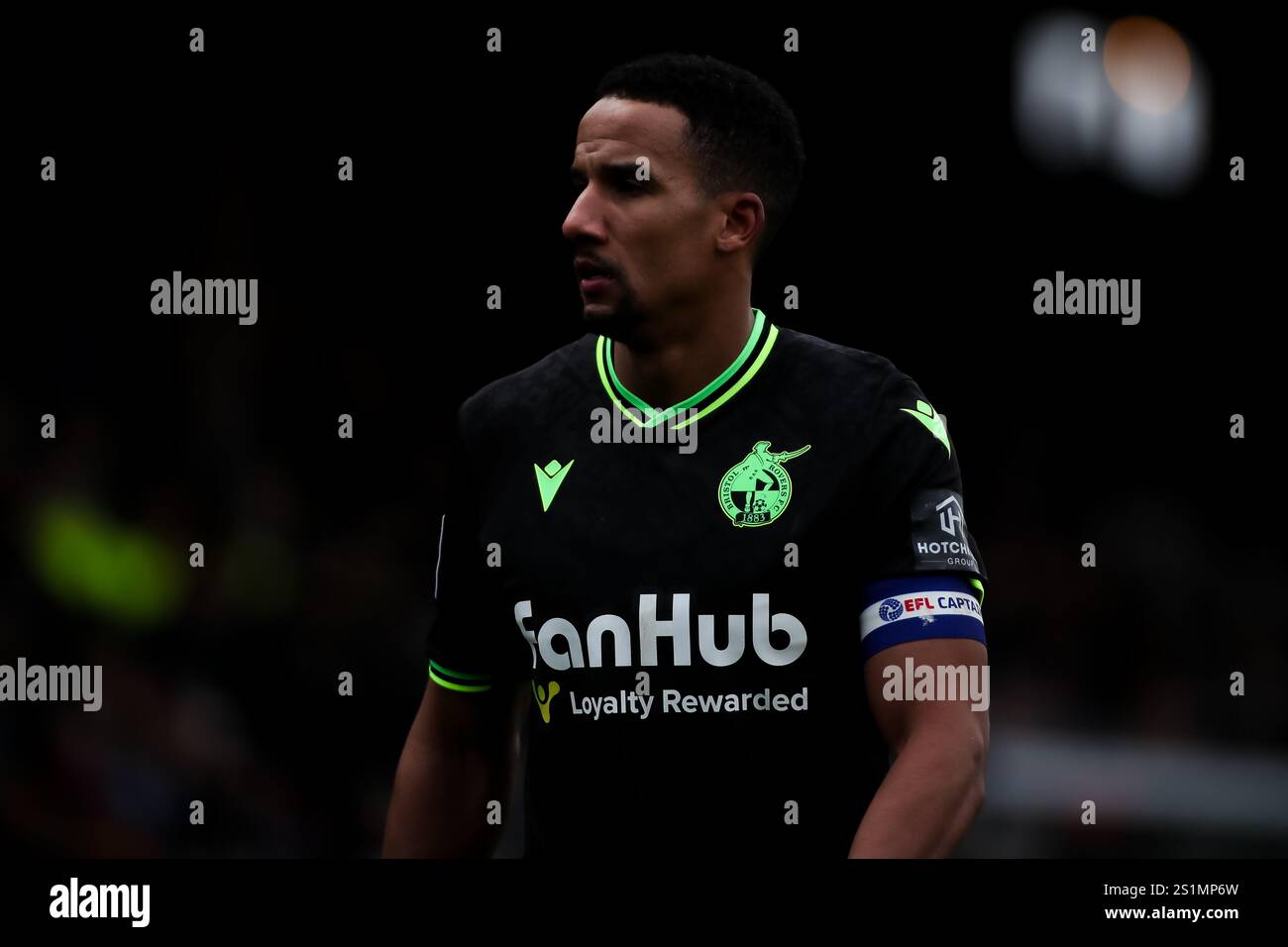 Il capitano Scott Sinclair dei Bristol Rovers durante la partita EFL League One tra Cambridge United e Bristol Rovers al Cledara Abbey Stadium. Foto Stock