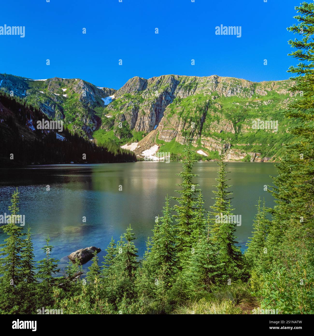 lago heart nella catena delle bitterroot lungo il confine tra montana e idaho, vicino a superior, montana Foto Stock