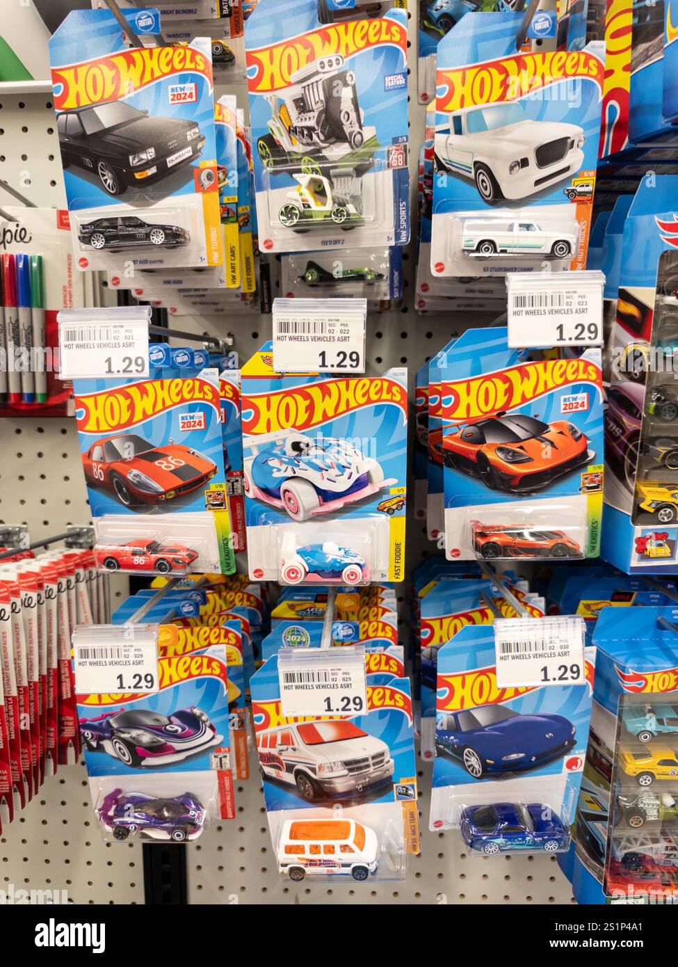 Modellini di macchinine in metallo pressofuso Hot Wheels in mostra in un negozio Meijer nel Michigan USA Foto Stock