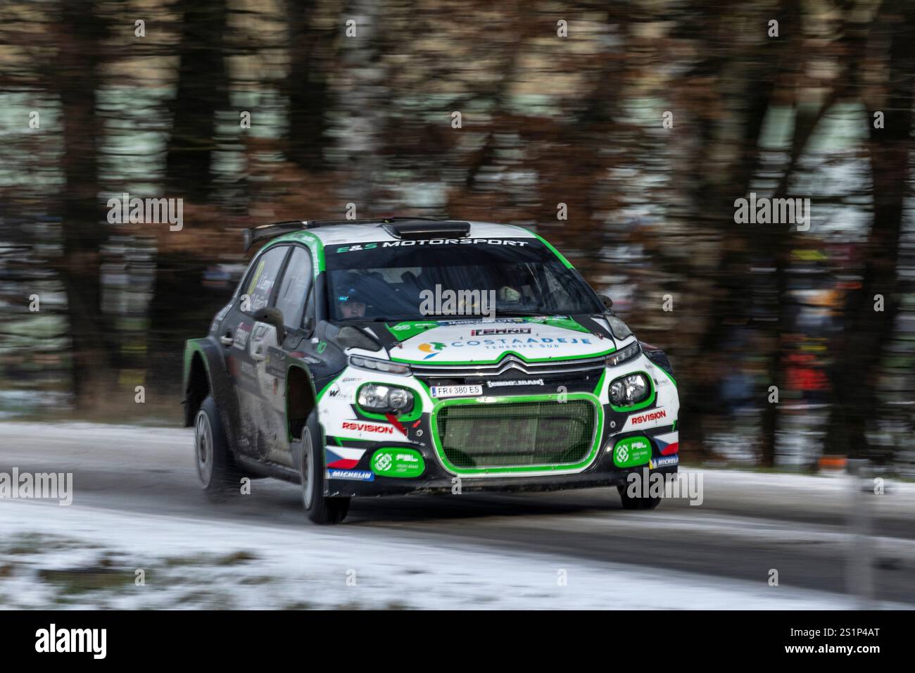 Freistadt, Austria. 4 gennaio 2025. FREISTADT, AUSTRIA - 4 GENNAIO: Jan Cerny e Ondrej Krajca della Repubblica Ceca e Citroen C3 durante la Jaennerrallye il 4 gennaio 2025 a Freistadt, Austria.250104 SEPA 19 068 - 20250104 PD7854 credito: APA-PictureDesk/Alamy Live News Foto Stock