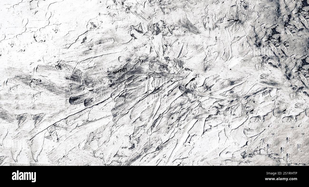 Una parete in gesso bianco offre un'estetica pulita a qualsiasi spazio. La sua consistenza liscia e i colori neutri lo rendono uno sfondo versatile per vari stili di arredo Foto Stock