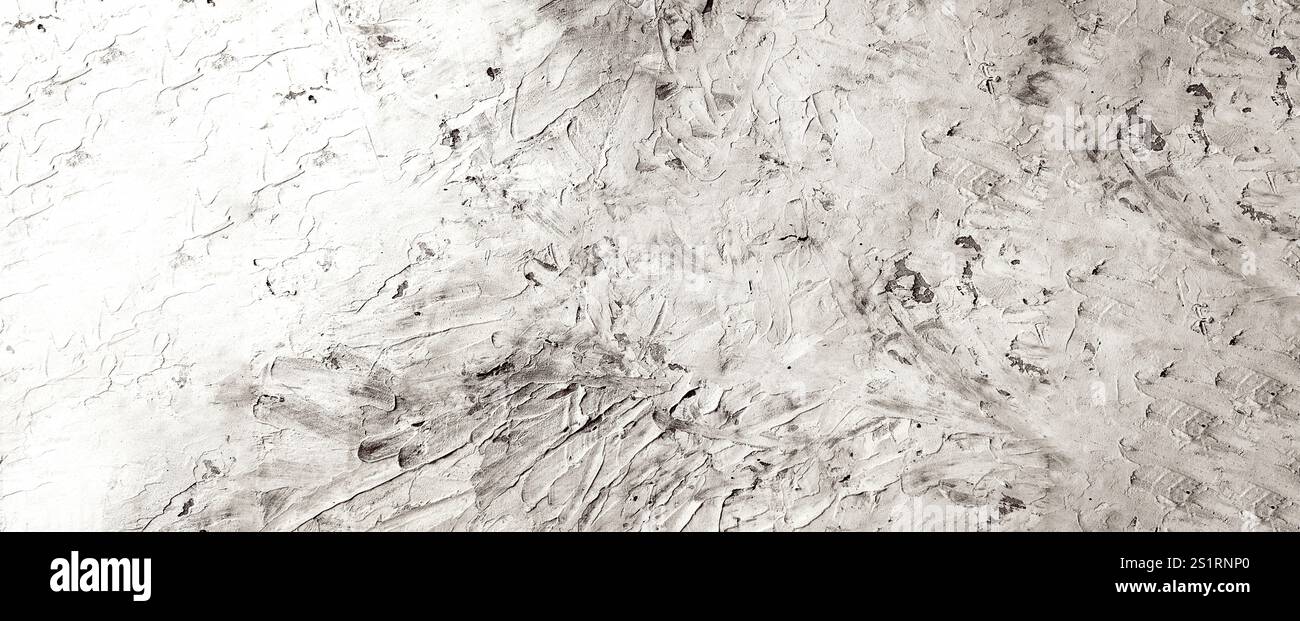 Una parete in gesso bianco offre un'estetica pulita a qualsiasi spazio. La sua consistenza liscia e i colori neutri lo rendono uno sfondo versatile per vari stili di arredo Foto Stock