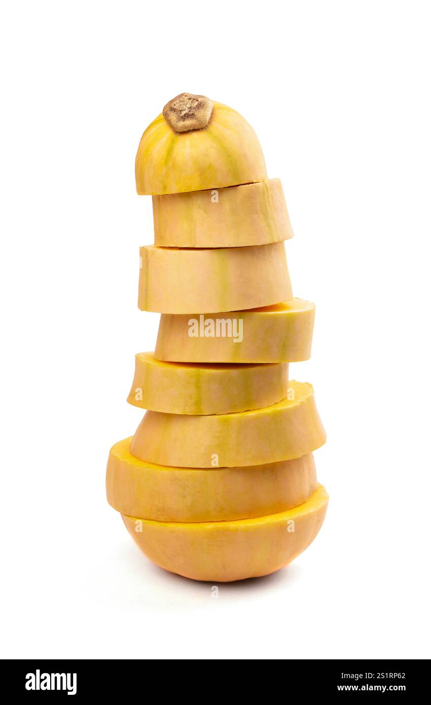Zucche mature e fette su sfondo bianco. Zucca biologica per zuppe e altre ricette. Dieta. Vegetarianismo. Il concetto di corretta alimentazione. Orte Foto Stock