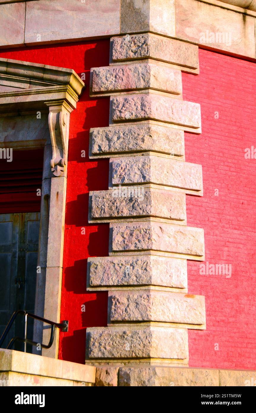 L'opera in mattoni e pietre d'angolo del faro di Hatteras nelle Outer Banks della Carolina del Nord Foto Stock