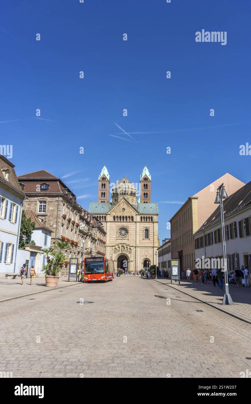 La splendida città di Speyer in Germania, con molti edifici storici, è un famoso Consiglio di viaggio. La splendida città di Speyer in Germania con molti edifici storici Foto Stock La splendida città di Speyer in Germania, con molti edifici storici, è un famoso Consiglio di viaggio. La splendida città di Speyer in Germania con molti edifici storici Foto Stock