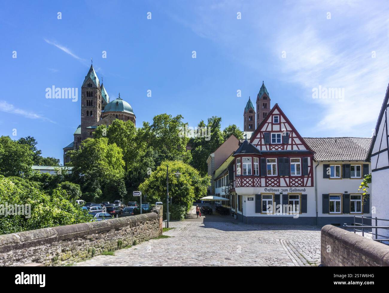La splendida città di Speyer in Germania, con molti edifici storici, è un famoso Consiglio di viaggio. La splendida città di Speyer in Germania con molti edifici storici Foto Stock La splendida città di Speyer in Germania, con molti edifici storici, è un famoso Consiglio di viaggio. La splendida città di Speyer in Germania con molti edifici storici Foto Stock