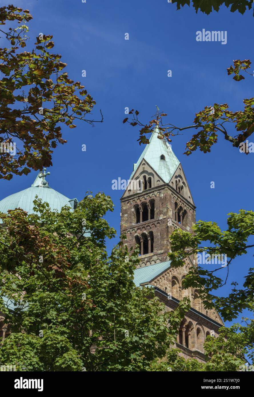 La splendida città di Speyer in Germania, con molti edifici storici, è un famoso Consiglio di viaggio. La splendida città di Speyer in Germania con molti edifici storici Foto Stock La splendida città di Speyer in Germania, con molti edifici storici, è un famoso Consiglio di viaggio. La splendida città di Speyer in Germania con molti edifici storici Foto Stock