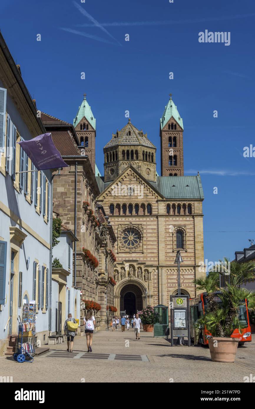 La splendida città di Speyer in Germania, con molti edifici storici, è un famoso Consiglio di viaggio. La splendida città di Speyer in Germania con molti edifici storici Foto Stock La splendida città di Speyer in Germania, con molti edifici storici, è un famoso Consiglio di viaggio. La splendida città di Speyer in Germania con molti edifici storici Foto Stock
