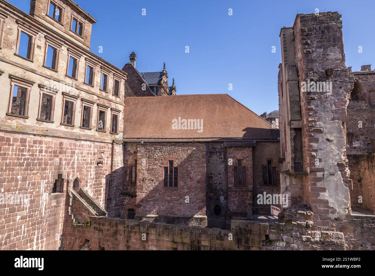 Il famoso Castello di Heidelberg in Springtime è una popolare destinazione turistica ed è un vecchio edificio che vale la pena visitare. Il famoso Castello di Heidelbe Foto Stock Il famoso Castello di Heidelberg in Springtime è una popolare destinazione turistica ed è un vecchio edificio che vale la pena visitare. Il famoso Castello di Heidelbe Foto Stock
