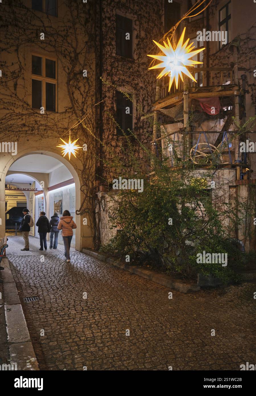 Germania, Berlino, 26.12.2024, cortile, casetta Auguststrasse 10, KULE (Cultura+Arte), Europa Foto Stock