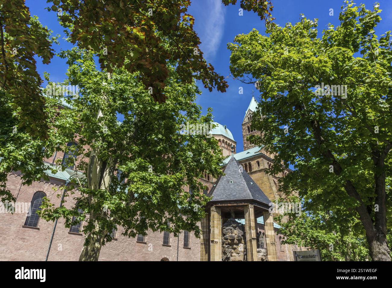 La splendida città di Speyer in Germania, con molti edifici storici, è un famoso Consiglio di viaggio. La splendida città di Speyer in Germania con molti edifici storici Foto Stock La splendida città di Speyer in Germania, con molti edifici storici, è un famoso Consiglio di viaggio. La splendida città di Speyer in Germania con molti edifici storici Foto Stock