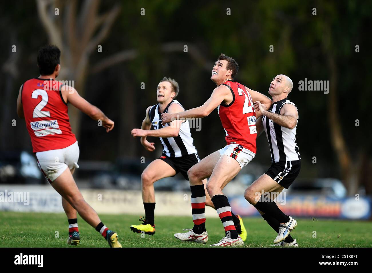 EUROA, AUSTRALIA 11 maggio 2024. Australian Rules Football, Goulburn Valley Football League turno 6 Euroa Magpies vs Benalla Saints in Euroa Foto Stock