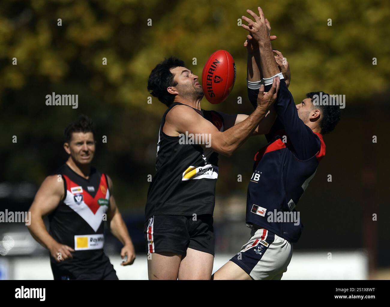 BENALLA, AUSTRALIA 20 aprile 2024. Australian Rules Football, Goulburn Valley Football League round 3. I Benalla Saints affrontano lo Shepparton United Foto Stock