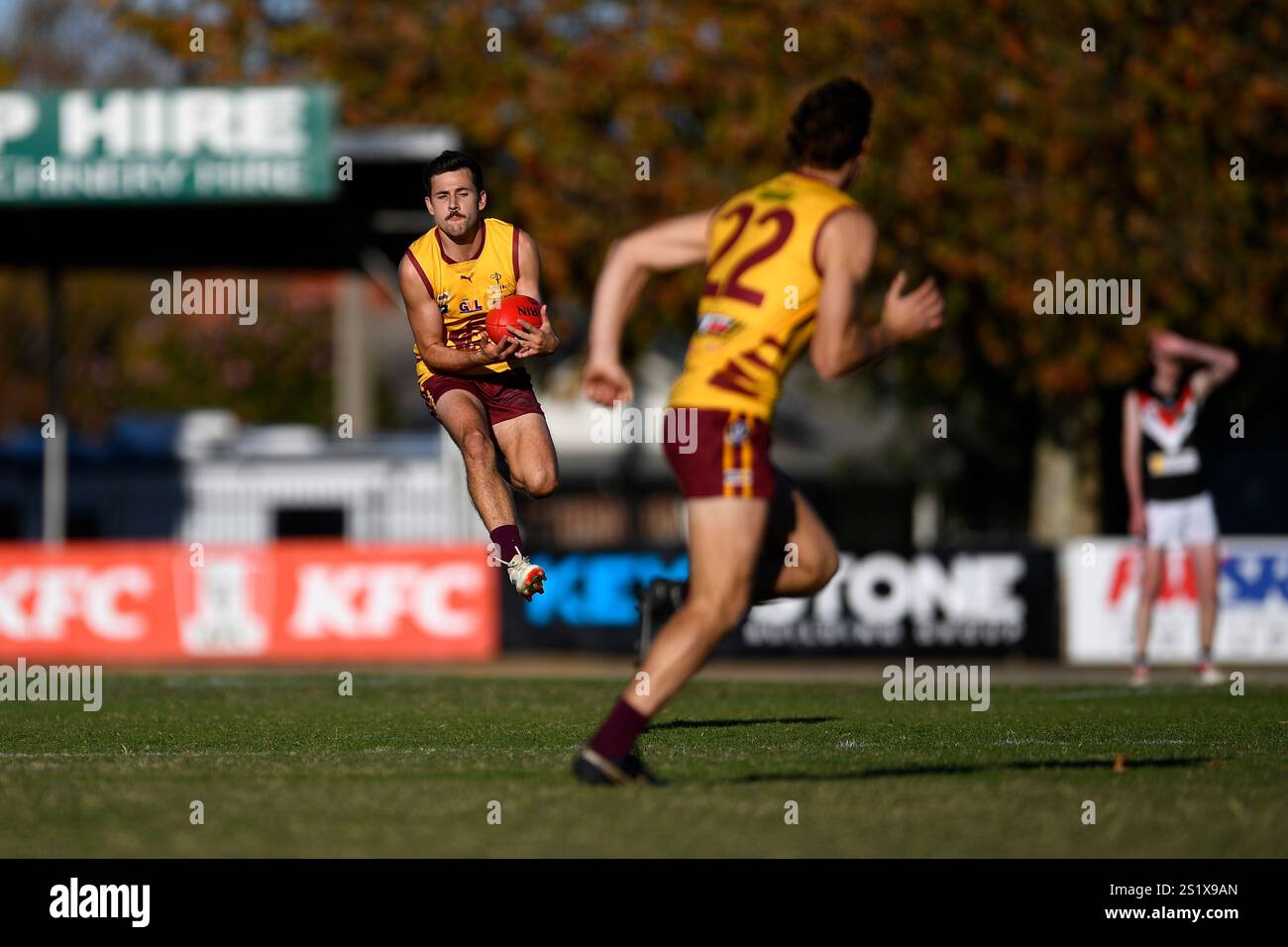 SHEPPARTON, AUSTRALIA, 18 maggio 2024. Australian Rules Football, Goulburn Valley Football League round 7 Shepparton Bears vs Benalla Saints nel Countr Foto Stock