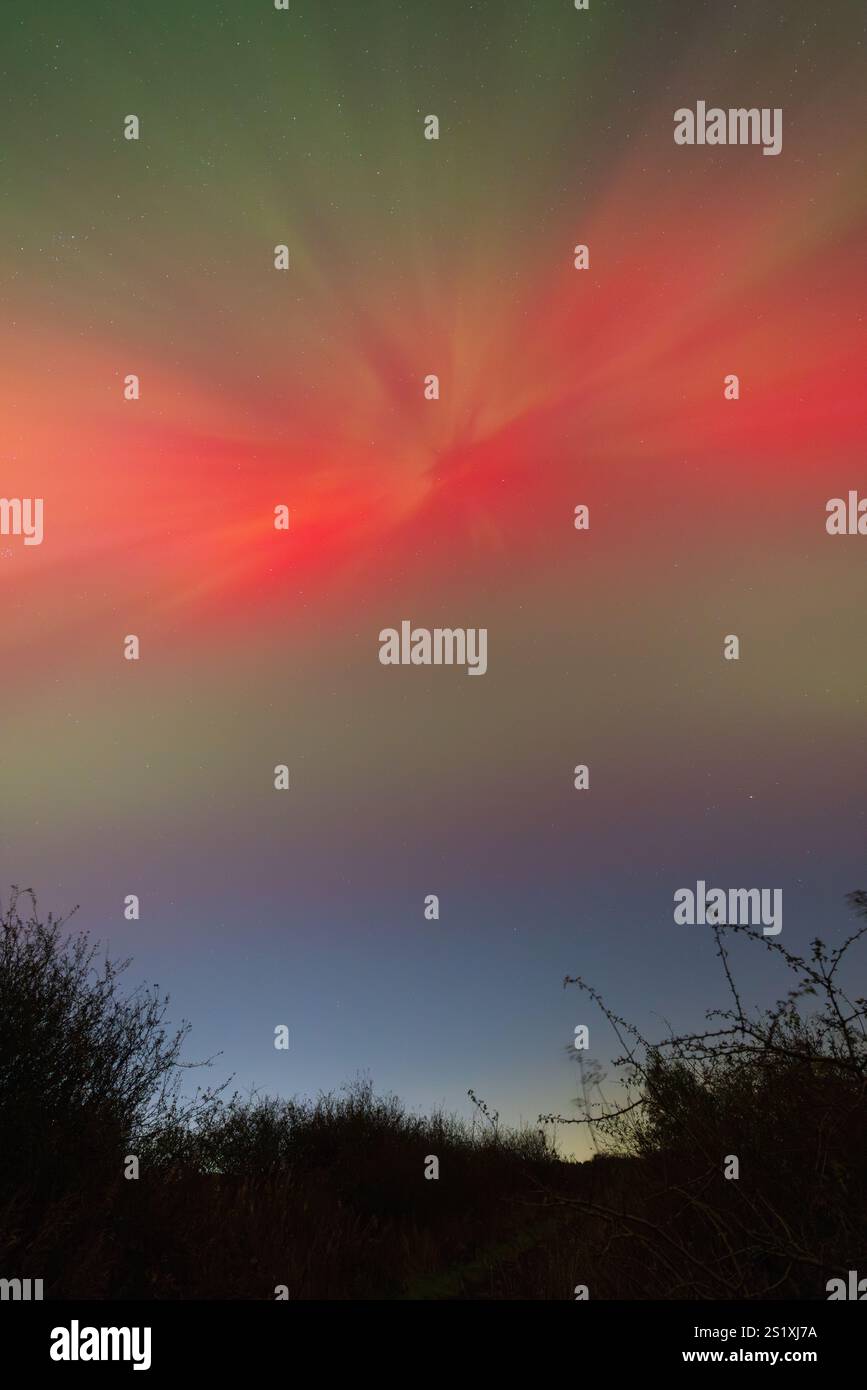 Vista astratta dell'aurora boreale sull'Inghilterra settentrionale, Regno Unito. Foto Stock