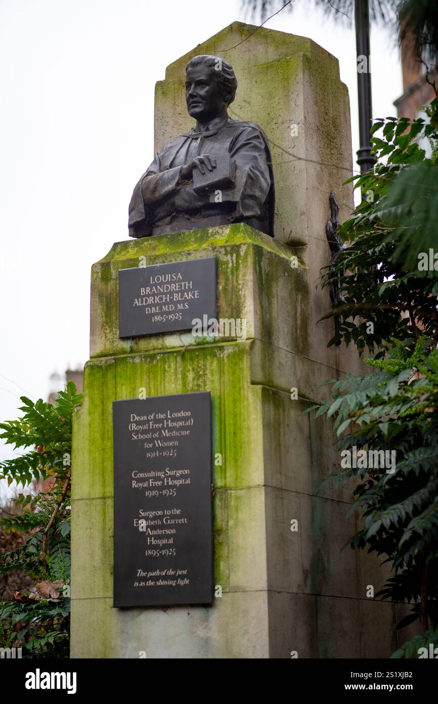 Louisa Brandreth Aldrich-Blake Memorial a Tavistock Square Gardens, Londra. Una delle prime donne britanniche ad entrare nel mondo della medicina moderna Foto Stock