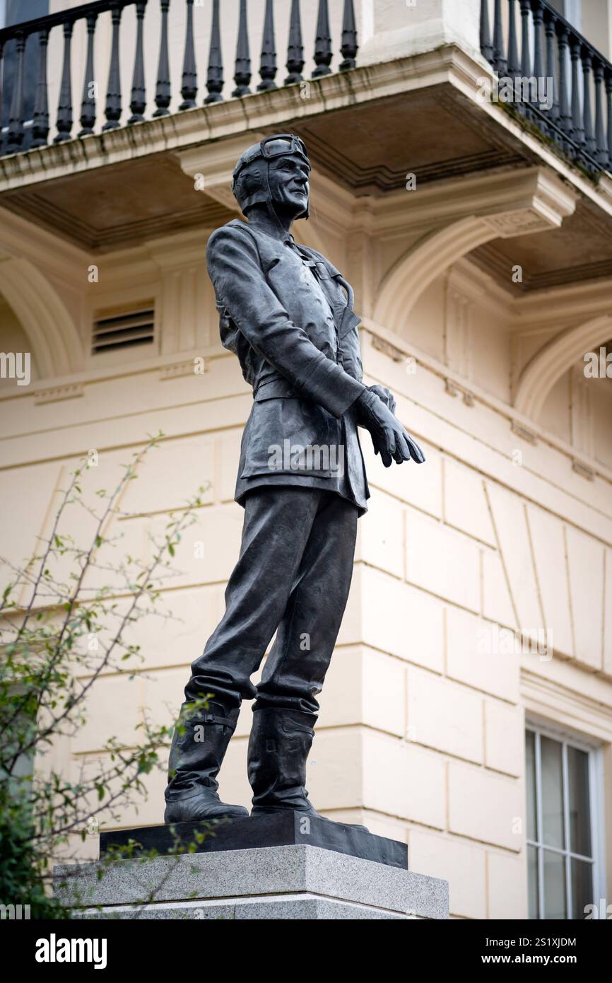 La statua del maresciallo dell'aria Sir Keith Park comandava gli squadroni della RAF che difendevano Londra e il sud-est dagli attacchi della Luftwaffe nel 1940 a Londra Foto Stock