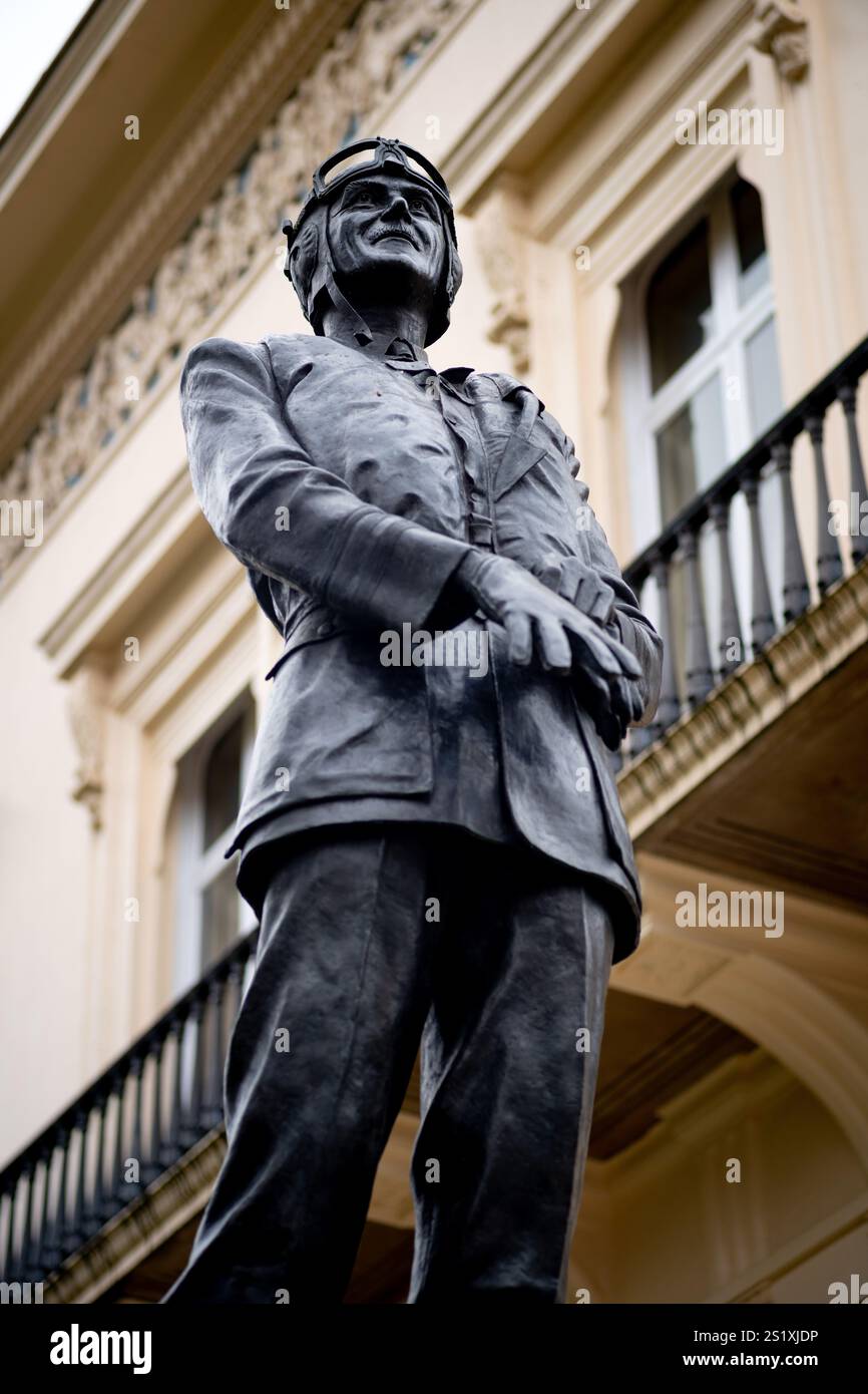 La statua del maresciallo dell'aria Sir Keith Park comandava gli squadroni della RAF che difendevano Londra e il sud-est dagli attacchi della Luftwaffe nel 1940 a Londra Foto Stock