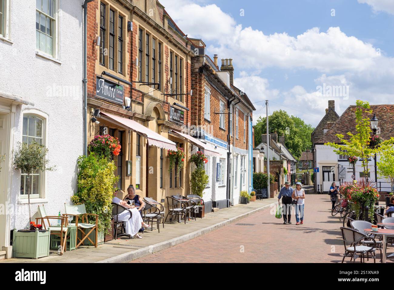 St Ives the Quay con amore, ristorante italiano con cene fuori a St Ives, una città medievale di mercato Cambridgeshire Inghilterra Regno Unito Europa Foto Stock