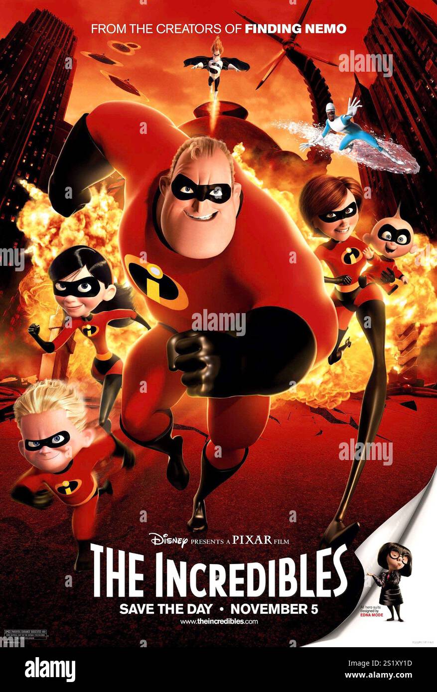 The Incredibles poster Director - Brad Bird dicembre 2004 FP The Incredibles 03 FlixPix/Walt Disney Pictures. Solo per uso editoriale. Copyright della Walt Disney Pictures. E/o il fotografo assegnato dalla Film o dalla Production Company. È richiesto un credito obbligatorio per la compagnia cinematografica. Esclusivamente per l'uso per la promozione del film di cui sopra, a meno che l'utente finale non abbia ottenuto l'autorizzazione scritta acquisita tramite la società cinematografica. FlixPix NON è il proprietario del copyright e agisce esclusivamente come servizio di fornitura a media riconosciuti. Foto Stock