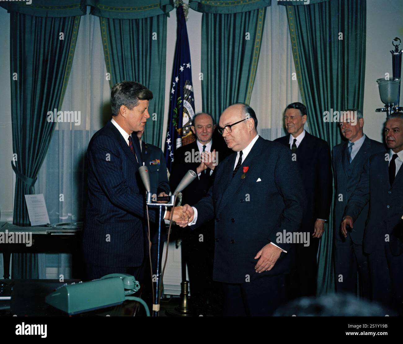 21 febbraio 1961 presentazione della Medaglia della libertà a Paul-Henri Spaak. Foto Stock