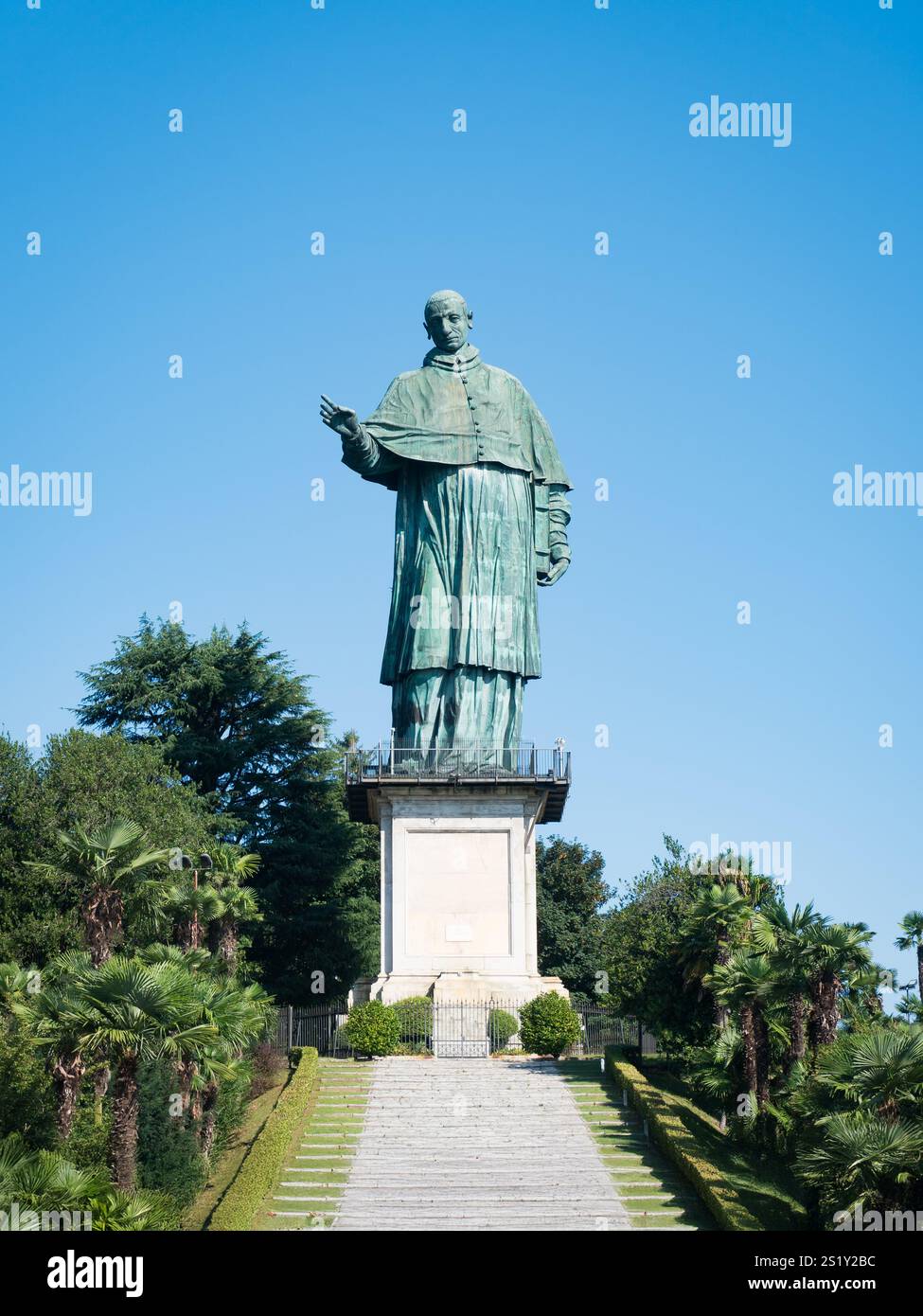 Statua di San Carlone, conosciuta anche come il Colosso di San Carlo Borromeo sul Lago maggiore in Italia. Foto Stock