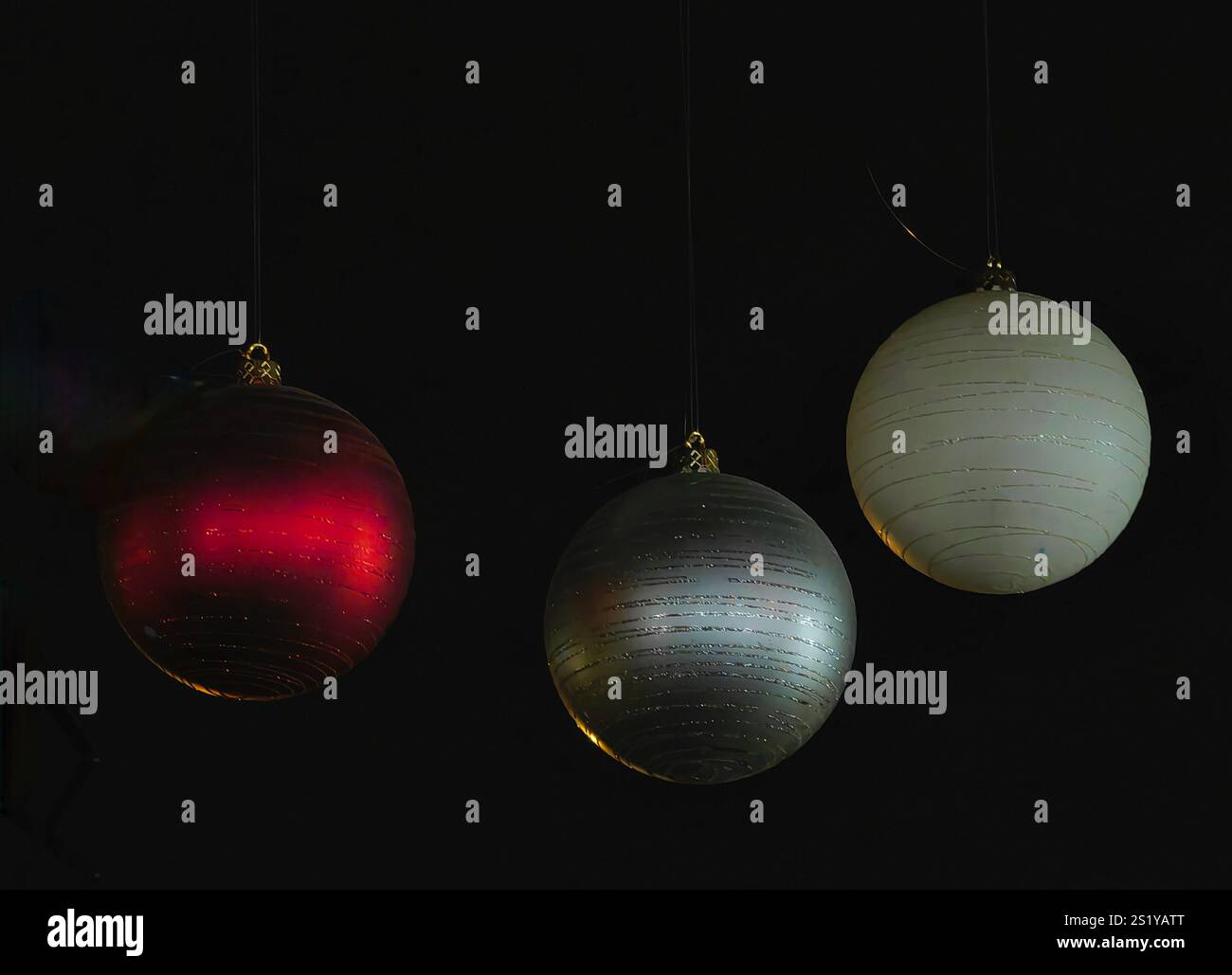 Lanterne festive: Rosso, bianco e Silver Glow Foto Stock