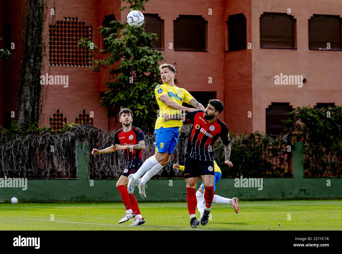 ESTEPONA, Spagna. 5 gennaio 2025. SPO, Atalaya Football Center, Dutch eredivisie, stagione 2024/2025, durante la partita RKC - Lincoln Red Imps (amichevole), RKC forwarder Reuven Niemeijer crediti: Pro Shots/Alamy Live News Foto Stock