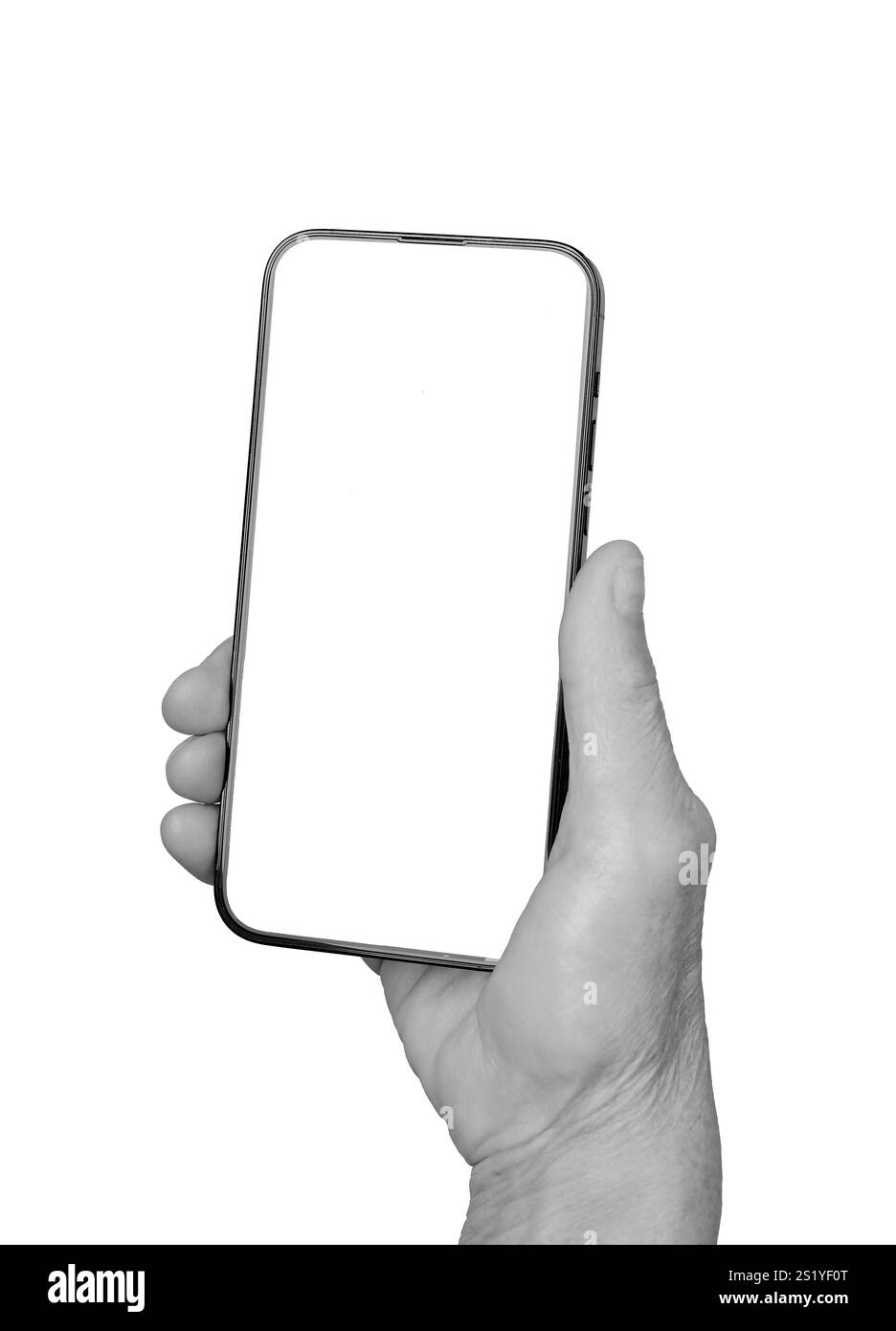Mockup smartphone. La mano ruvida di una donna anziana regge un dispositivo mobile e la vista frontale mostra lo schermo e la cornice. Evidenziazione prospettica in scala di grigi Foto Stock