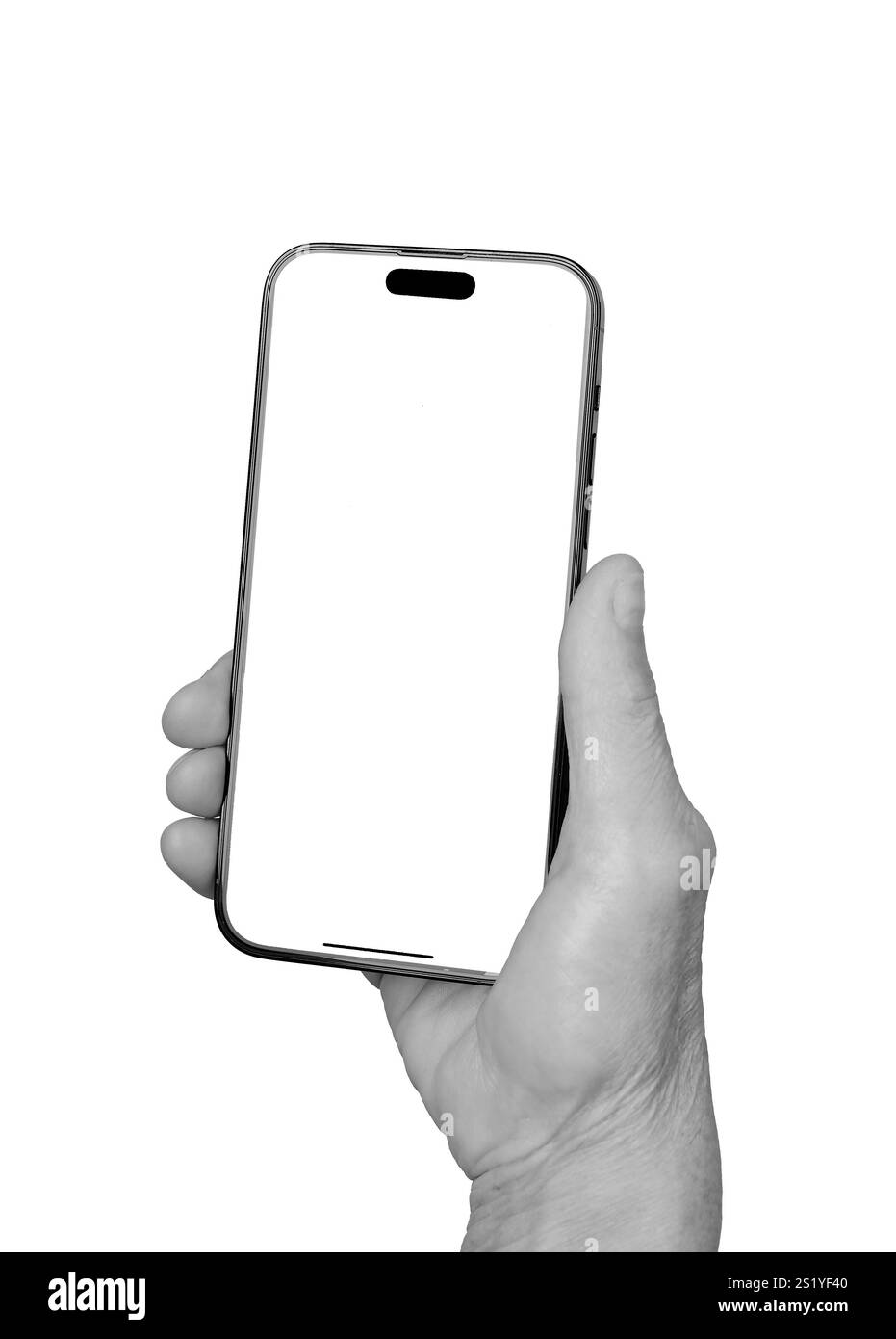 Mockup smartphone. Donna caucasica anziana con la mano ruvida che regge uno smartphone, vista frontale che mostra lo schermo e la cornice. Ideale per applicazioni, Internet, o Foto Stock