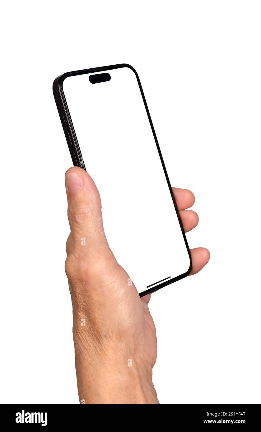 Mockup smartphone. La mano ruvida di donna caucasica anziana che tiene in mano un dispositivo mobile, inclinata per evidenziare lo schermo e la cornice per la promozione delle app o l'onlin Foto Stock