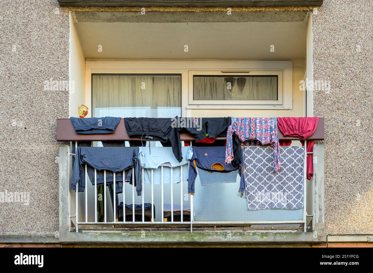 Asciugatura su un balcone della casa, Regno Unito Foto Stock