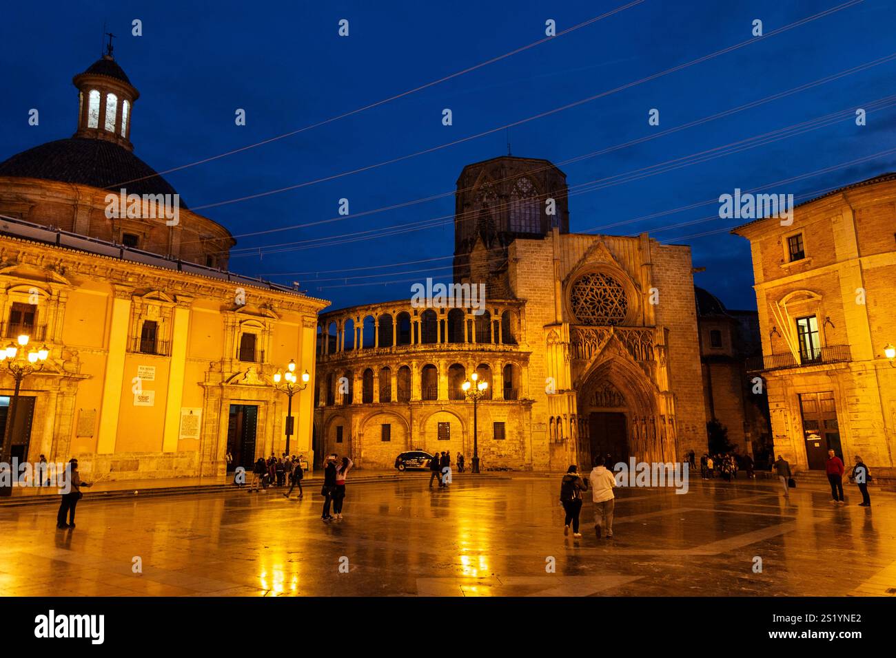 Cattedrale di Valencia e Basílica de la Mare de Déu dels Desemparats in Plaza de la Verge, Valencia, Spagna Foto Stock