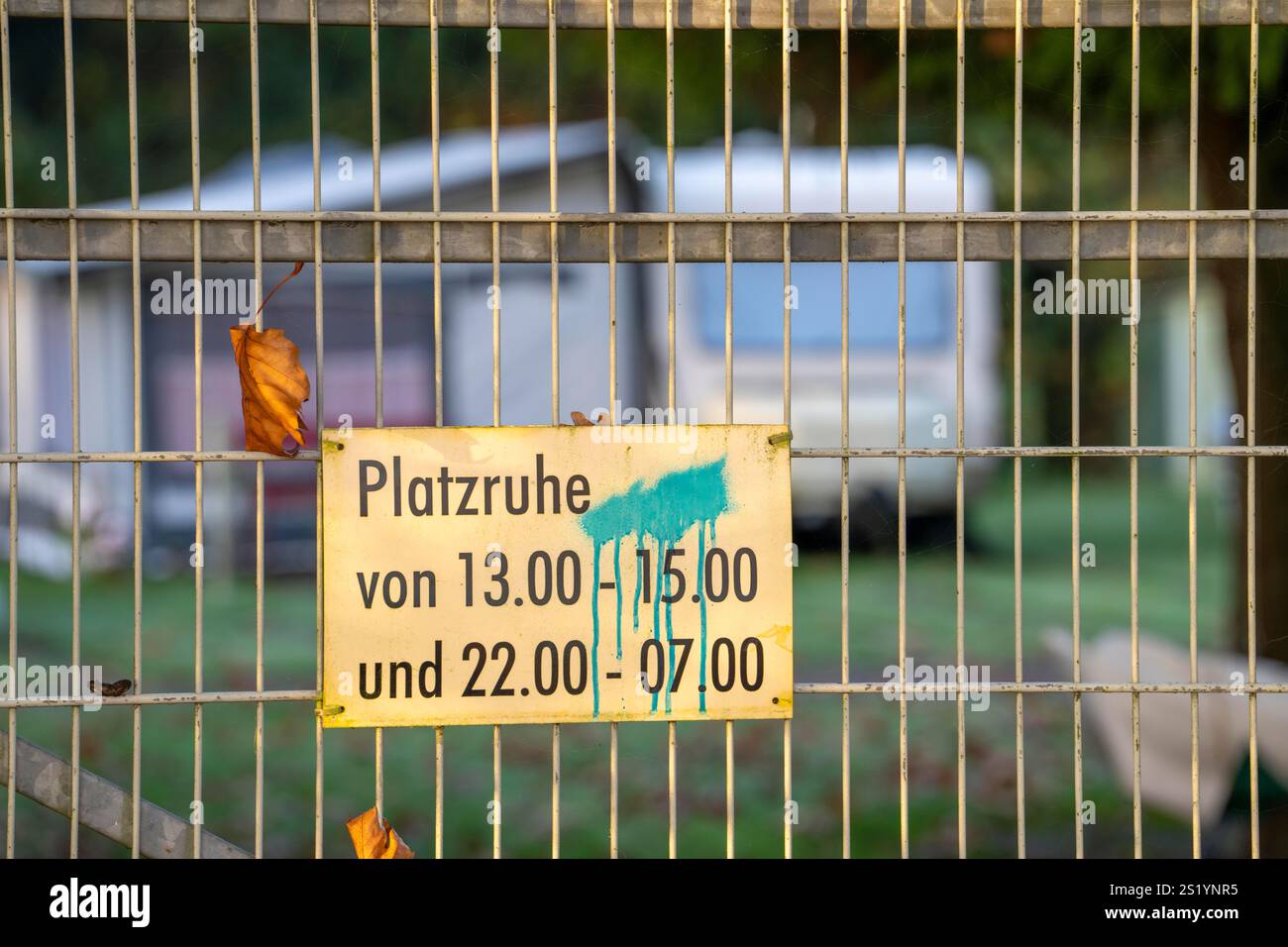Cartello per Platzruhe, periodo di riposo tranquillo, in un campeggio sul lago Baldeney, Ruhr, a Essen, Renania settentrionale-Vestfalia, Germania, Foto Stock