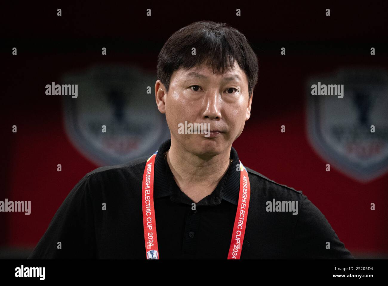 Bangkok, Thailandia. 5 gennaio 2025. Kim Sang-sik, capo allenatore del Vietnam, ha visto i gesti prima della finale dell'ASEAN Cup 2024 tra Thailandia e Vietnam allo stadio nazionale Rajamangala. Punteggio finale; Thailandia 2 : 3 Vietnam (Vietnam vince in aggregato 5 : 3). (Foto di Peerapon Boonyakiat/SOPA Images/Sipa USA) credito: SIPA USA/Alamy Live News Foto Stock