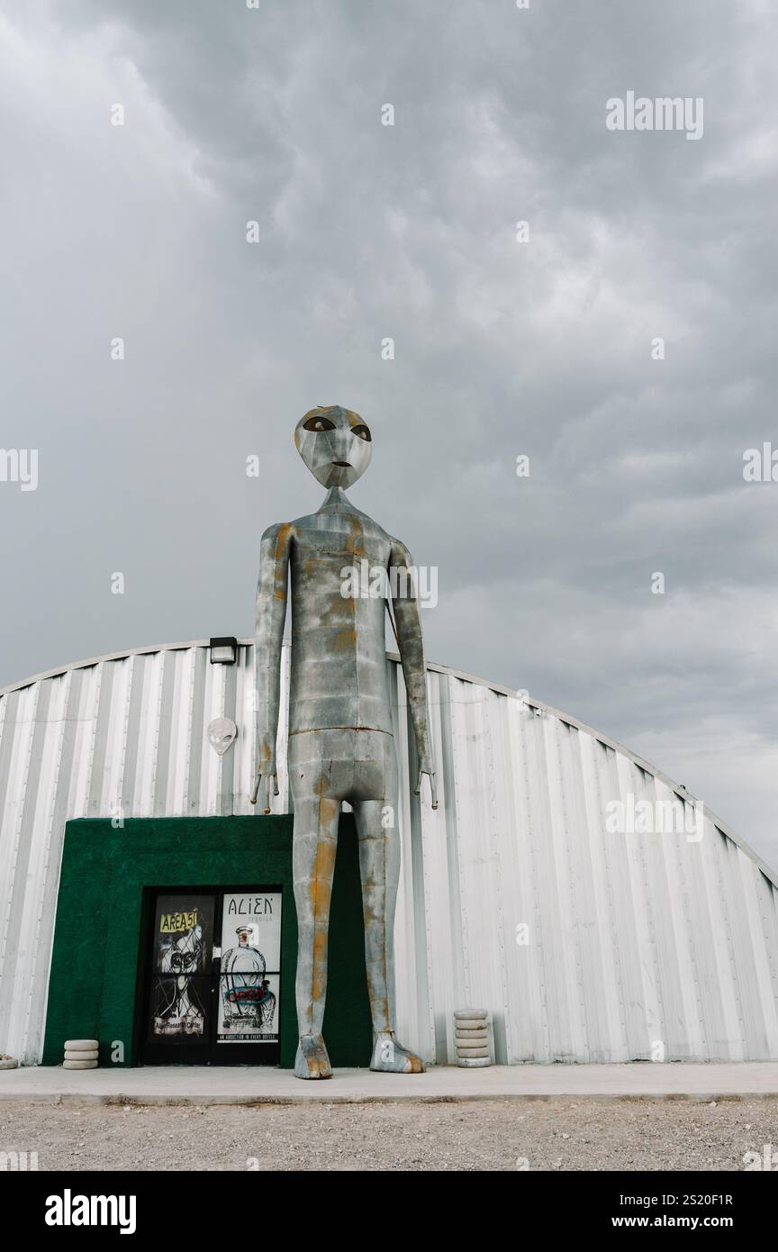 Hiko, Nevada / USA - 24 luglio 2019: Esterno dell'Alien Research Center, situato all'uscita dell'autostrada extraterrestre vicino all'area 51 Foto Stock