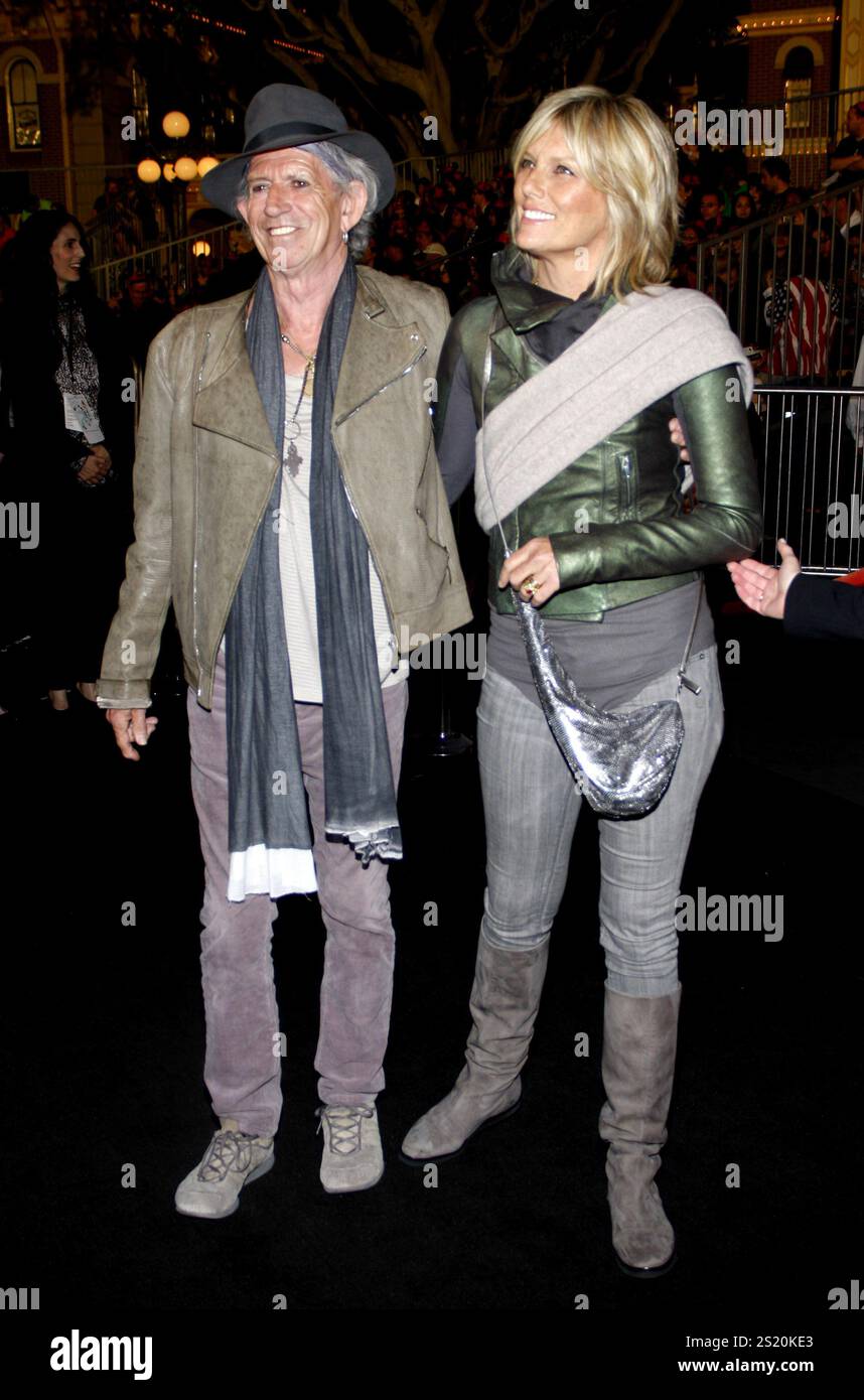 Keith Richards e Patti Hansen alla premiere di Los Angeles di "Pirati dei Caraibi: Sulle maree straniere" tenutasi al Disneyland di Anaheim il 7 maggio 2011. Foto Stock