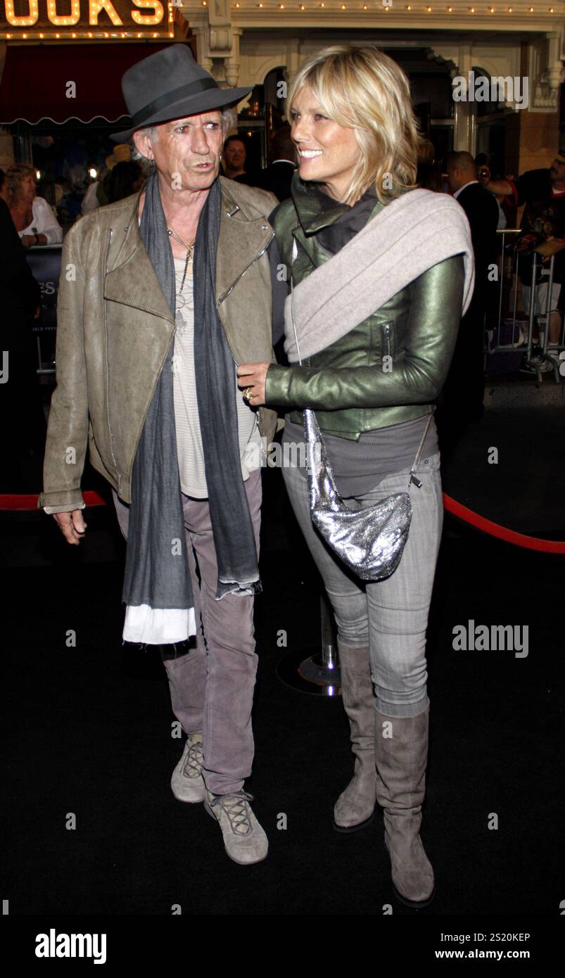 Keith Richards e Patti Hansen alla premiere di Los Angeles di "Pirati dei Caraibi: Sulle maree straniere" tenutasi al Disneyland di Anaheim il 7 maggio 2011. Foto Stock