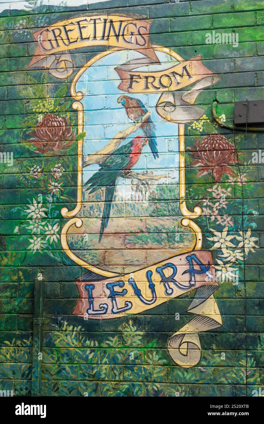 Un murale "saluti da Leura" nella piccola città di Leura nelle Blue Mountains del nuovo Galles del Sud, Australia Foto Stock