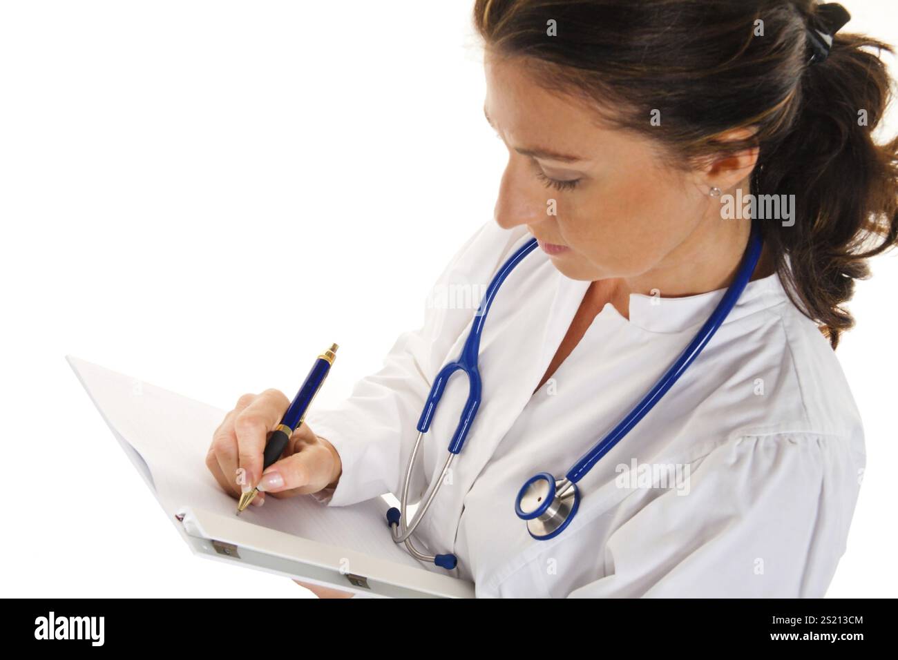 Il giovane medico di successo prende appunti su un blocco note Austria Foto Stock