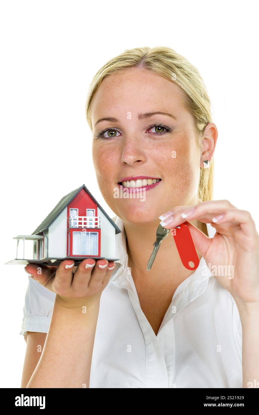 Un agente immobiliare con una casa e un importante successo di affitto e vendita di case da parte di agenti immobiliari Foto Stock