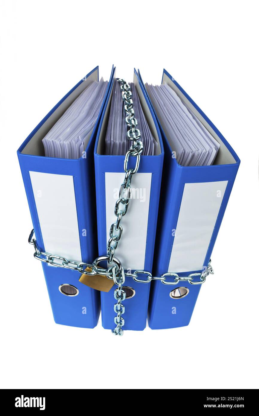Una cartella di file bloccata con una catena e un lucchetto. Protezione dei dati e sicurezza dei dati. Austria Foto Stock