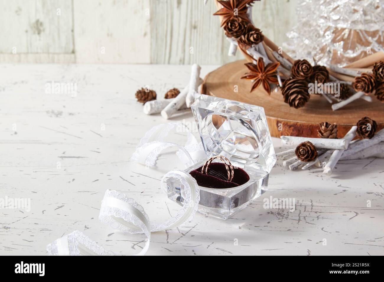 Inverno - presente - custodia ad anello - bianco - lavagna Foto Stock